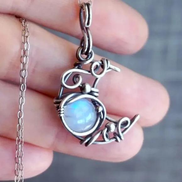 LAST ONE!!! New! Moon charm - Picture 7 of 7